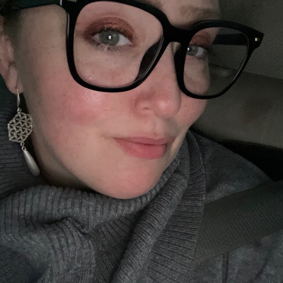 Meet your Posher, Jenna - Picture 2 of 2